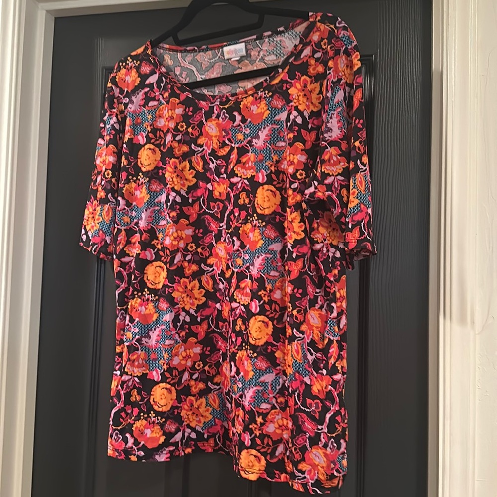 Lularoe Gigi Fitted Top